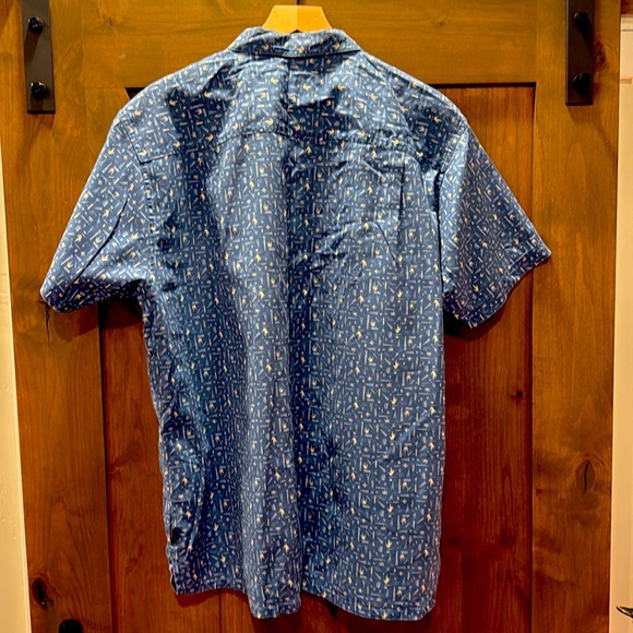 Patagonia Button-down Tee - Picture 2 of 3